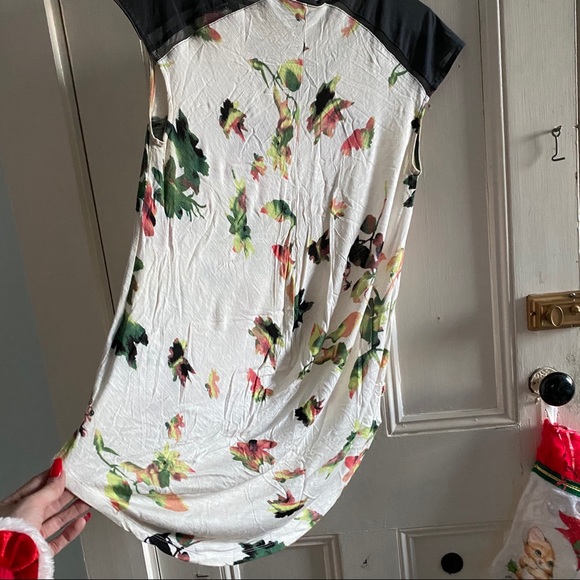 Vera Wang Floral Top - Picture 11 of 12